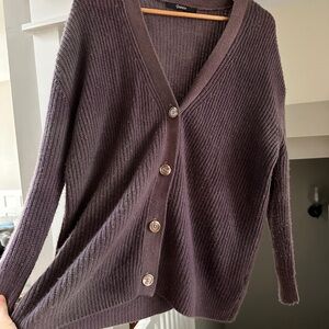 Quince Mongolian Cashmere Oversized Boyfriend Cardigan
Sweater size XS